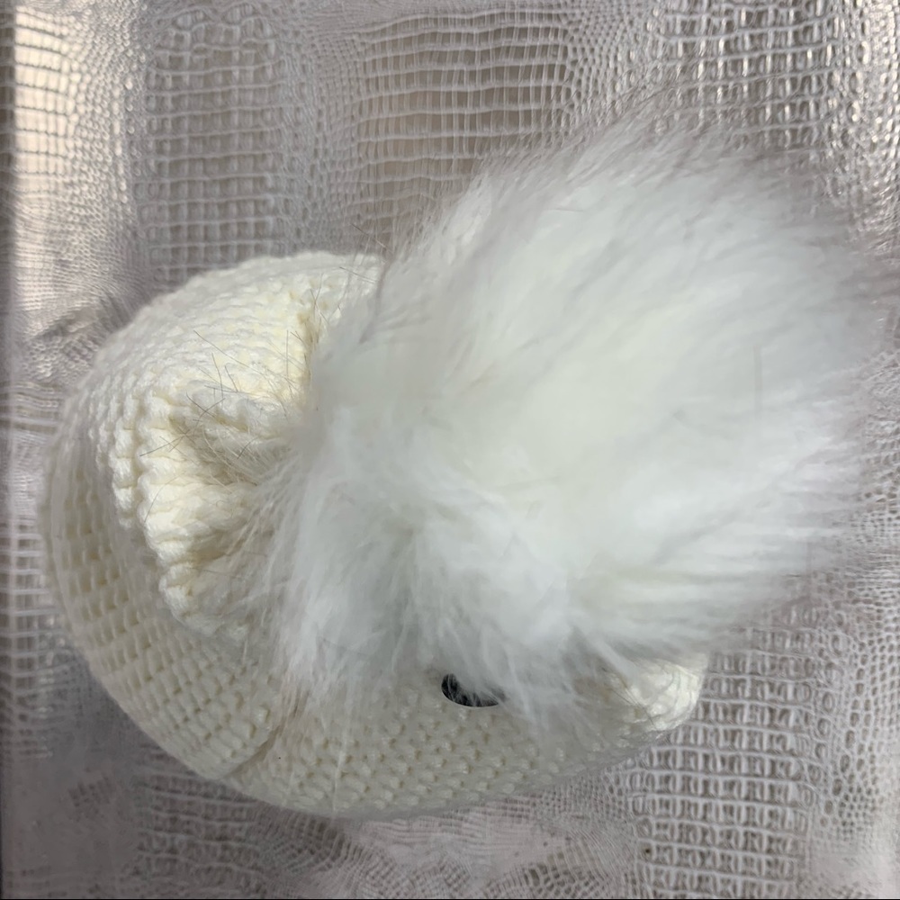 Women’s‎ Pom Pom Cream Hat - Picture 4 of 8
